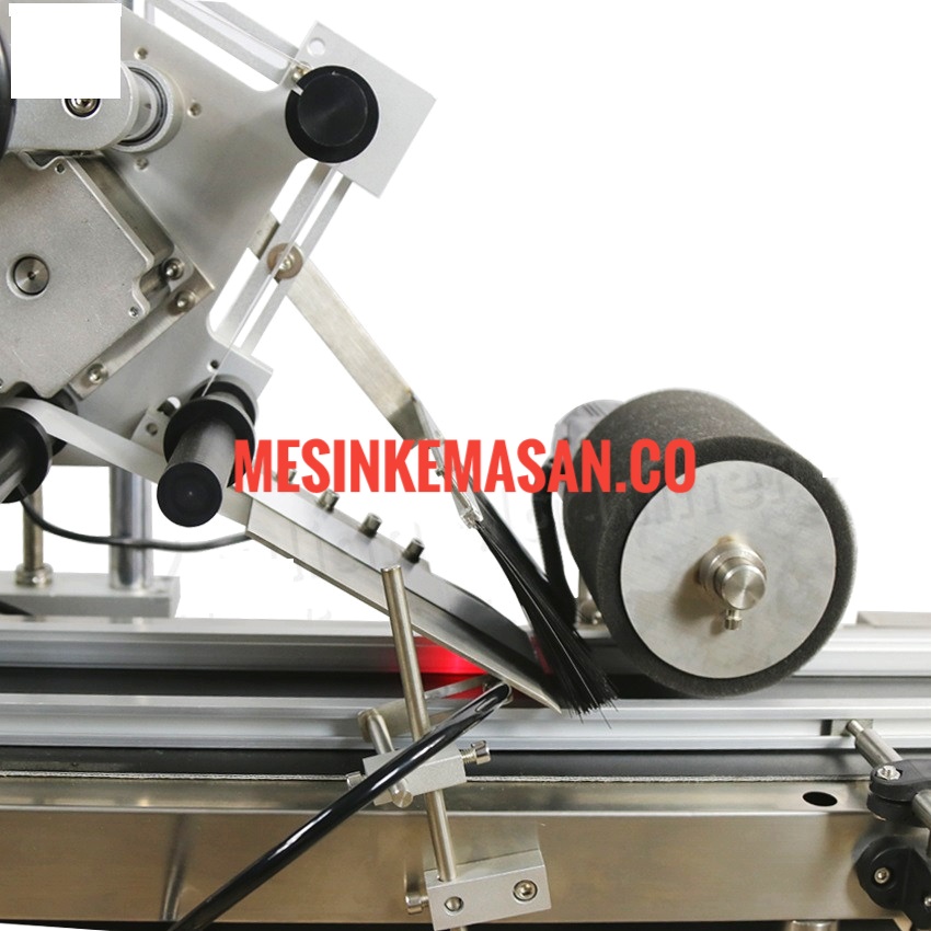 Mesin top labelling 3