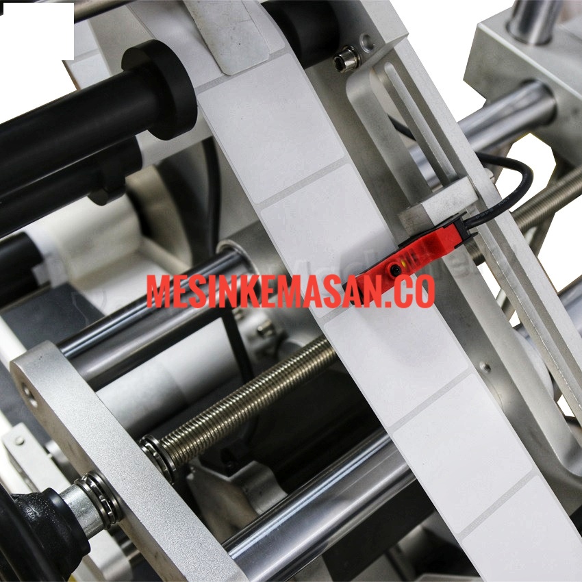 Mesin top labelling 4